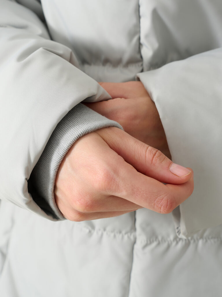 пальто женское утепленное светло-серое 5